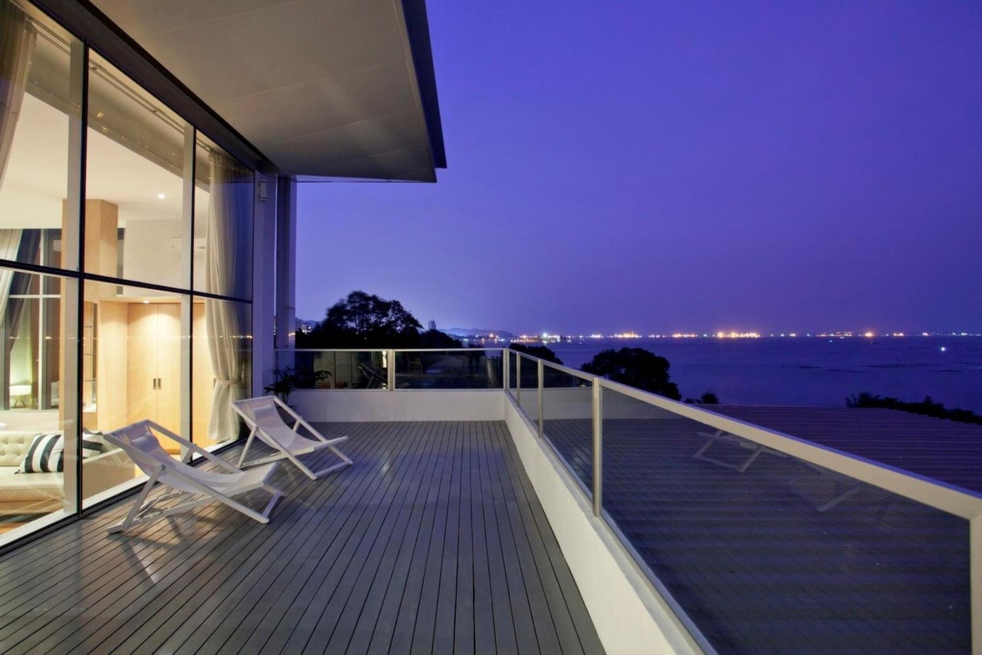 Balcony Seaside Sriracha Hotel & Serviced Apartments Сирача Экстерьер фото