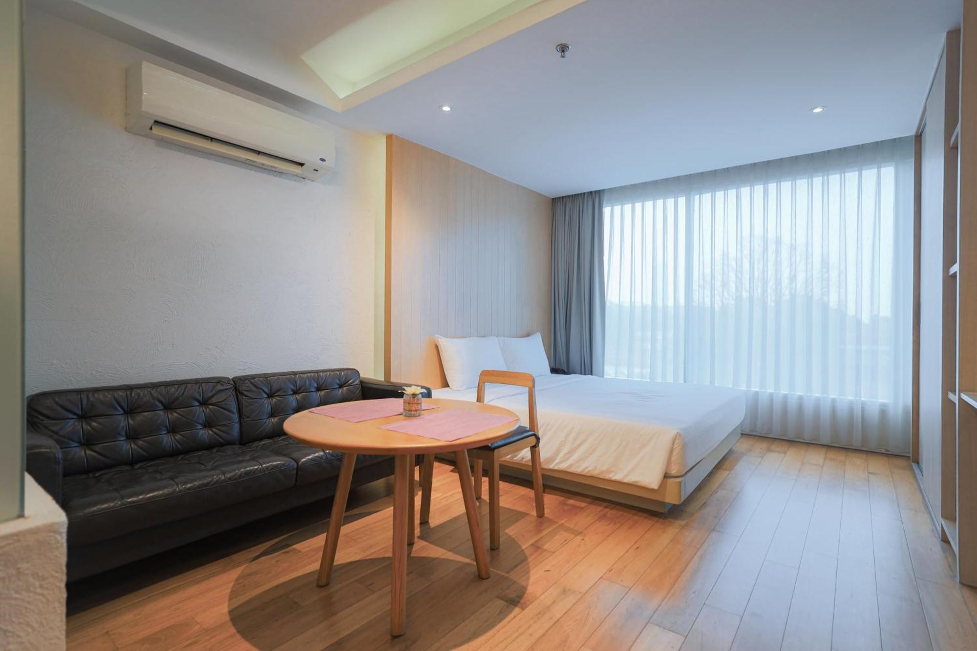 Balcony Seaside Sriracha Hotel & Serviced Apartments Сирача Экстерьер фото