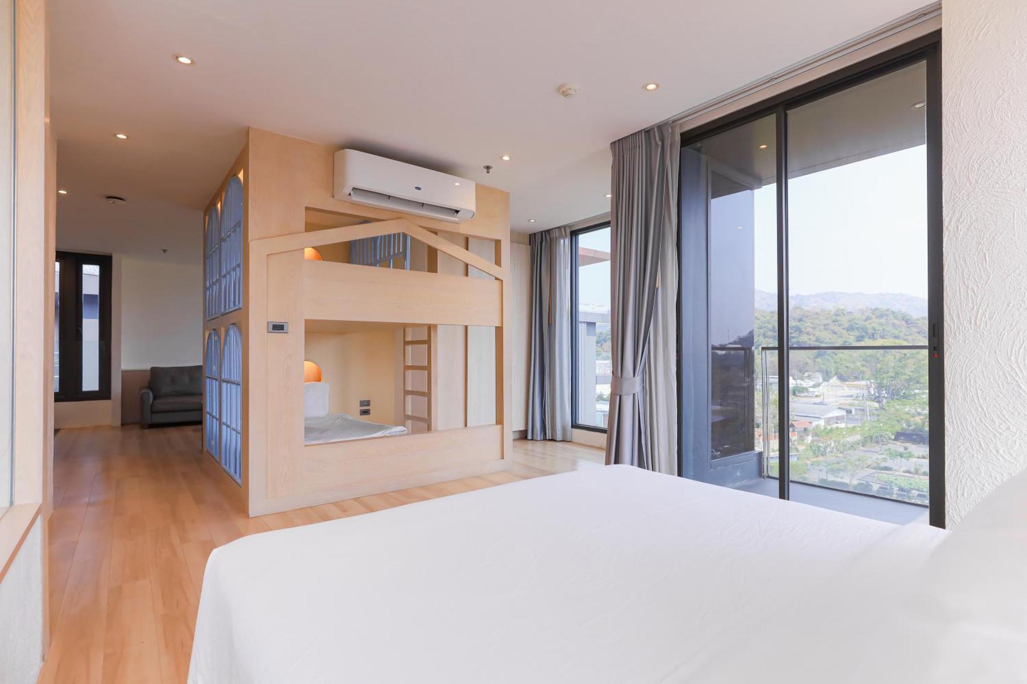 Balcony Seaside Sriracha Hotel & Serviced Apartments Сирача Экстерьер фото